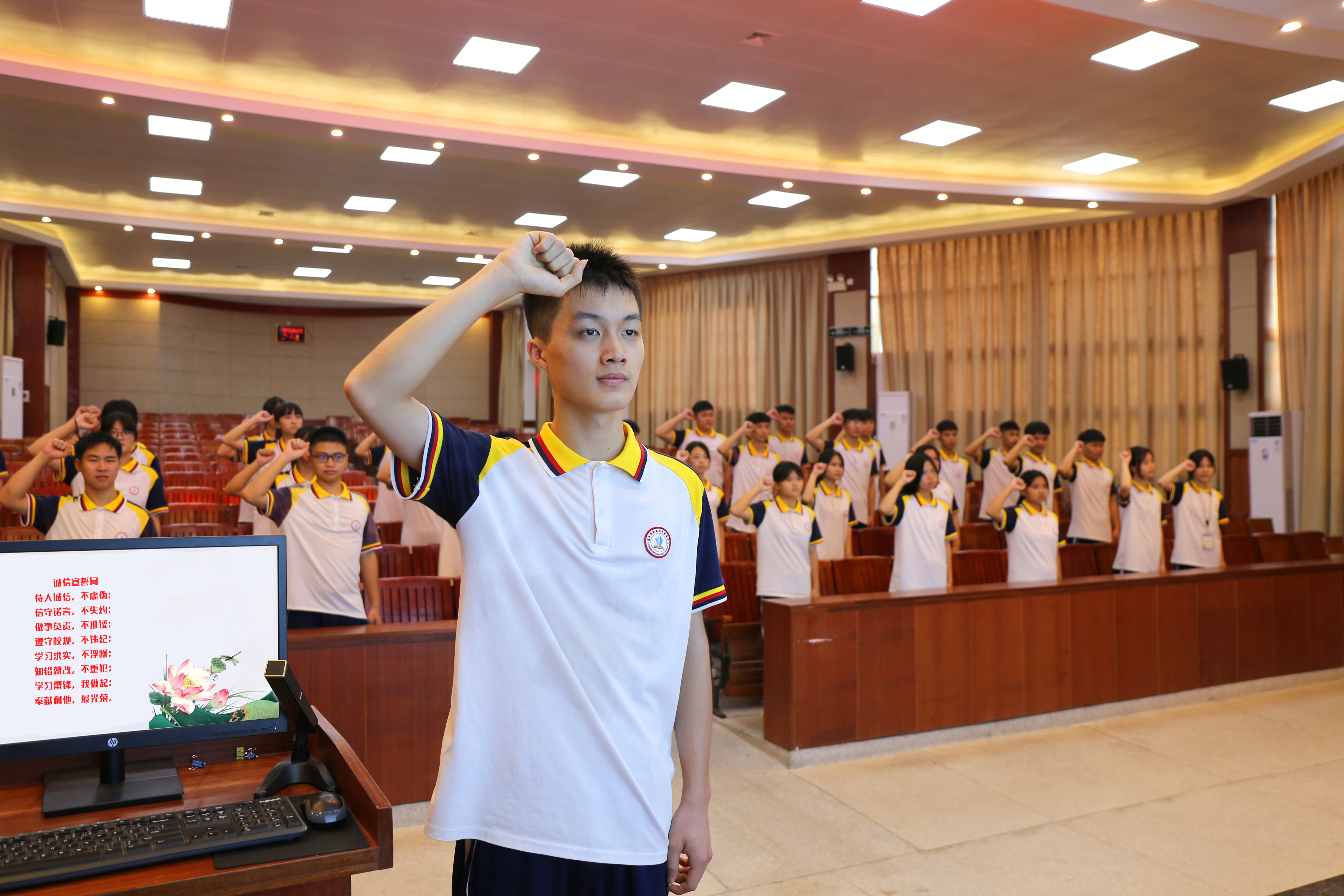 時間：2021年9月6日  主辦單位：恩平市教育局  地點：恩平市職業(yè)教育中心  主題：2021年恩平市教育局開展誠信宣傳“進校園”系列活動（“誠信與法 伴我同行”法制專題講座宣誓儀式）.JPG