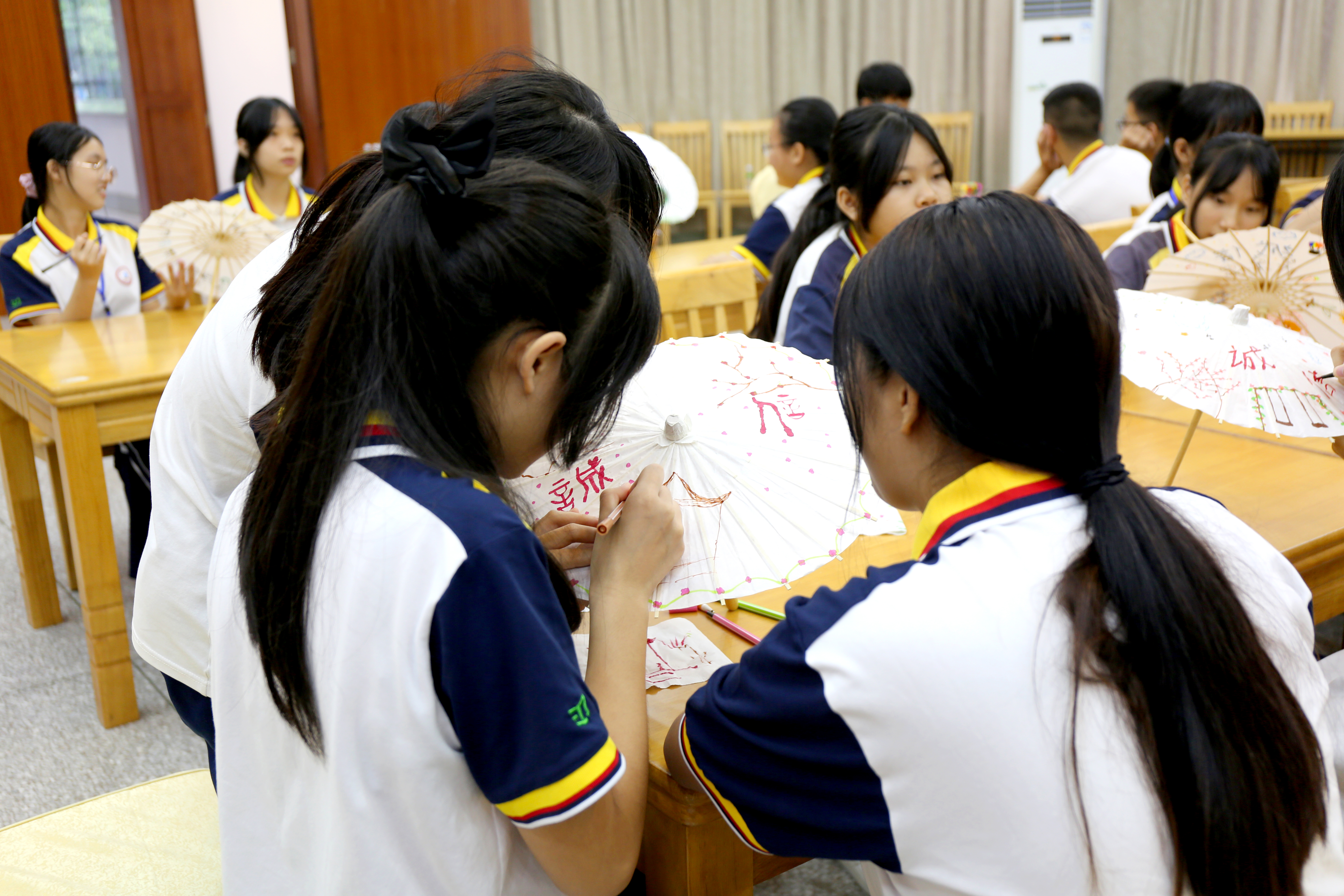 時間：2021年9月14日  主辦單位：恩平市教育局  地點：恩平市職業(yè)教育中心  主題：2021年恩平市教育局開展誠信宣傳“進校園”系列活動（一筆一劃繪誠信主題活動）.JPG